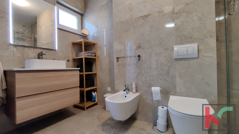 BANJOLE&comma; MODERNA VILA  SA POGLEDOM NA MORE &num;PRODAJA