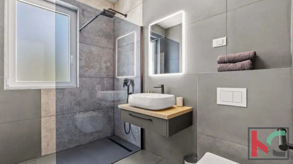 ISTRA&comma; SVETVIN&Ccaron;ENAT&comma; MODERNA VILA SA GRIJANIM  BAZENOM I SOLARNOM ELEKTRANOM  &num;PRODAJA