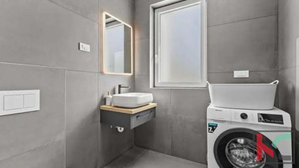 ISTRA&comma; SVETVIN&Ccaron;ENAT&comma; MODERNA VILA SA GRIJANIM  BAZENOM I SOLARNOM ELEKTRANOM  &num;PRODAJA