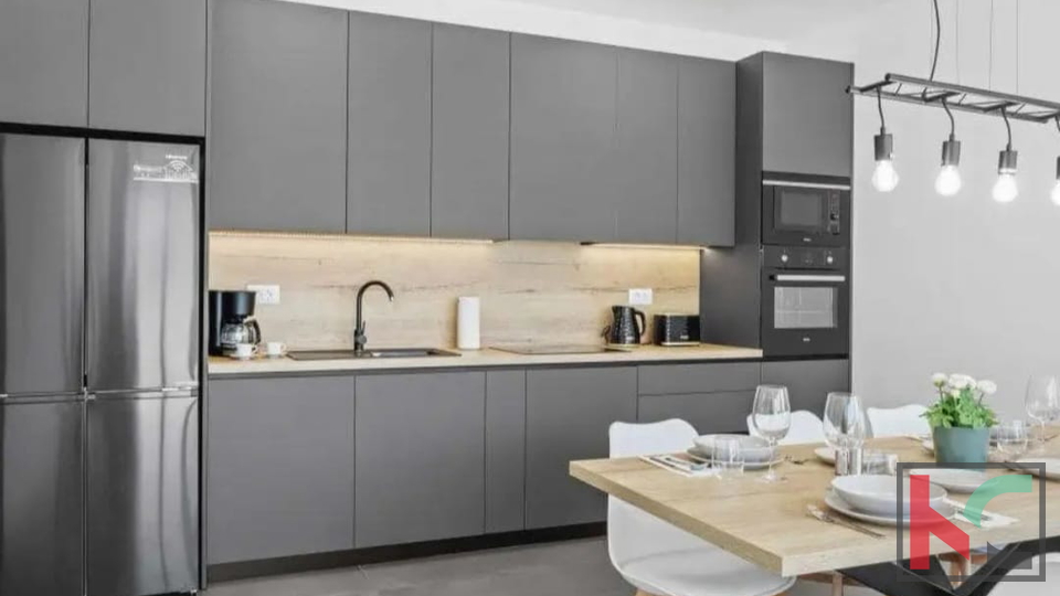 ISTRA&comma; SVETVIN&Ccaron;ENAT&comma; MODERNA VILA SA GRIJANIM  BAZENOM I SOLARNOM ELEKTRANOM  &num;PRODAJA