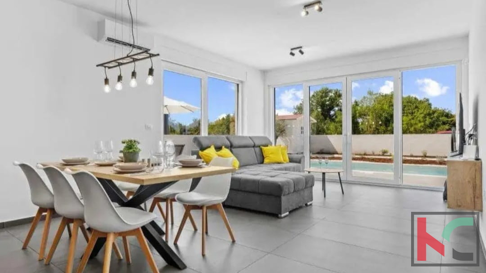 ISTRA&comma; SVETVIN&Ccaron;ENAT&comma; MODERNA VILA SA GRIJANIM  BAZENOM I SOLARNOM ELEKTRANOM  &num;PRODAJA