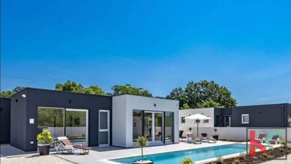 ISTRA&comma; SVETVIN&Ccaron;ENAT&comma; MODERNA VILA SA GRIJANIM  BAZENOM I SOLARNOM ELEKTRANOM  &num;PRODAJA