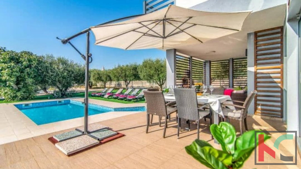 ISTRA&comma; VODNJAN&comma; VILA SA POGLEDOM NA BRIJUNE I GRIJANIM BAZENOM &num;PRODAJA