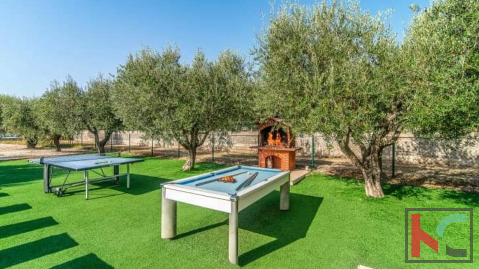 ISTRA&comma; VODNJAN&comma; VILA SA POGLEDOM NA BRIJUNE I GRIJANIM BAZENOM &num;PRODAJA