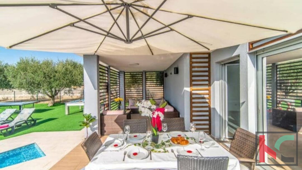 ISTRA&comma; VODNJAN&comma; VILA SA POGLEDOM NA BRIJUNE I GRIJANIM BAZENOM &num;PRODAJA