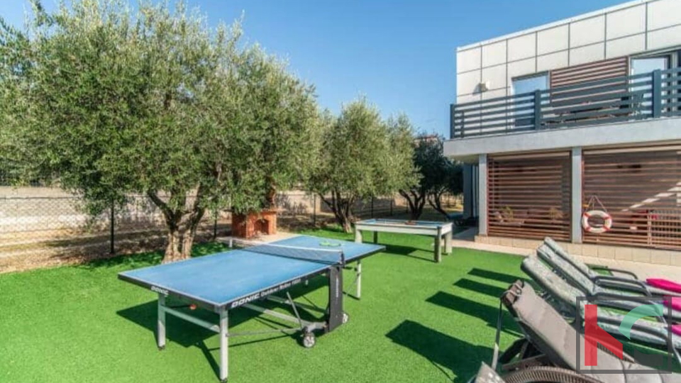 ISTRA&comma; VODNJAN&comma; VILA SA POGLEDOM NA BRIJUNE I GRIJANIM BAZENOM &num;PRODAJA