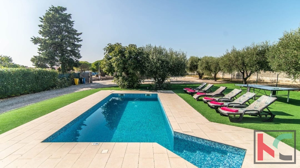 ISTRA&comma; VODNJAN&comma; VILA SA POGLEDOM NA BRIJUNE I GRIJANIM BAZENOM &num;PRODAJA