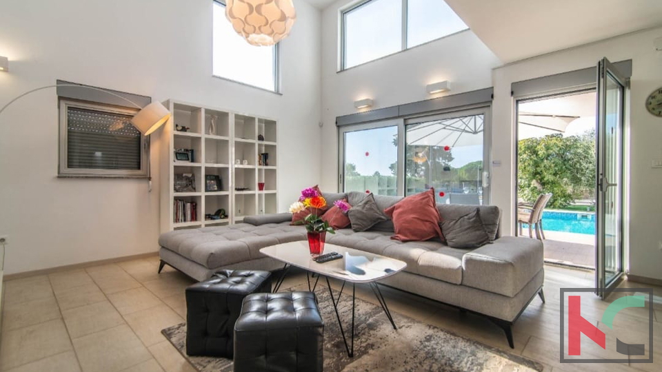 ISTRA&comma; VODNJAN&comma; VILA SA POGLEDOM NA BRIJUNE I GRIJANIM BAZENOM &num;PRODAJA