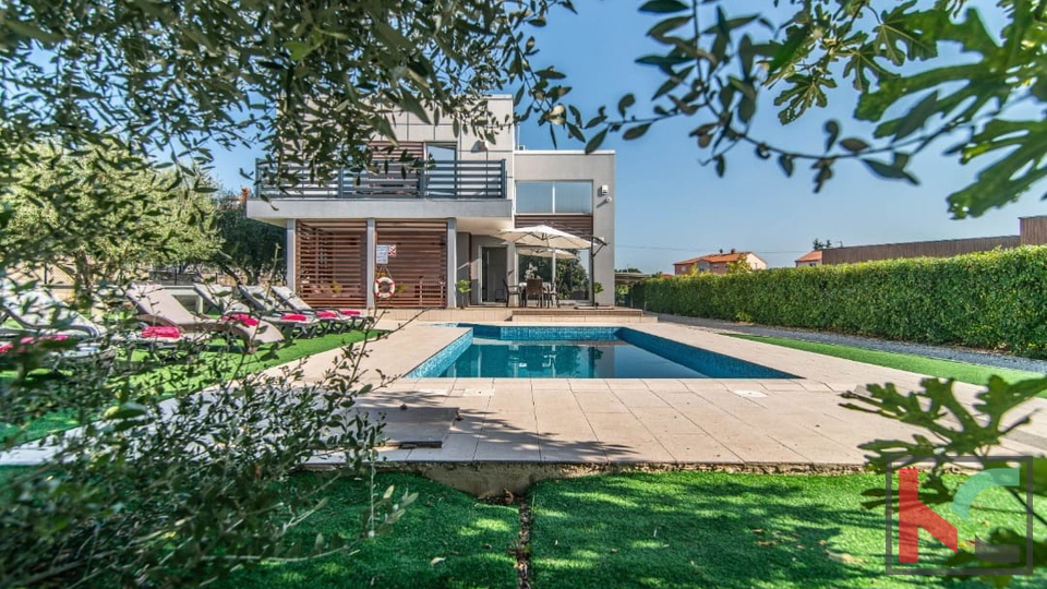 ISTRA&comma; VODNJAN&comma; VILA SA POGLEDOM NA BRIJUNE I GRIJANIM BAZENOM &num;PRODAJA