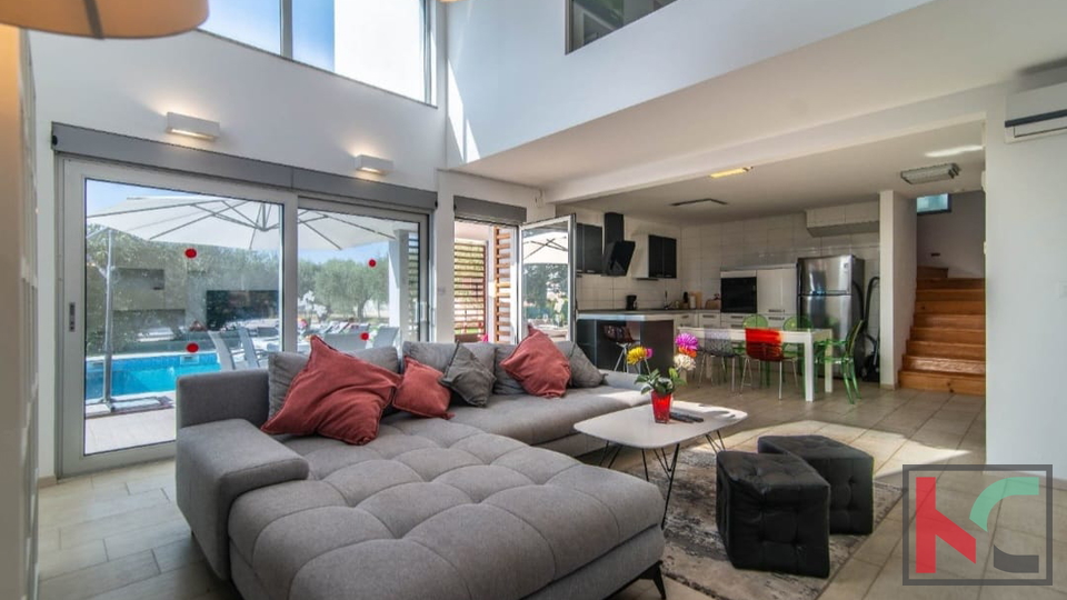 ISTRA&comma; VODNJAN&comma; VILA SA POGLEDOM NA BRIJUNE I GRIJANIM BAZENOM &num;PRODAJA