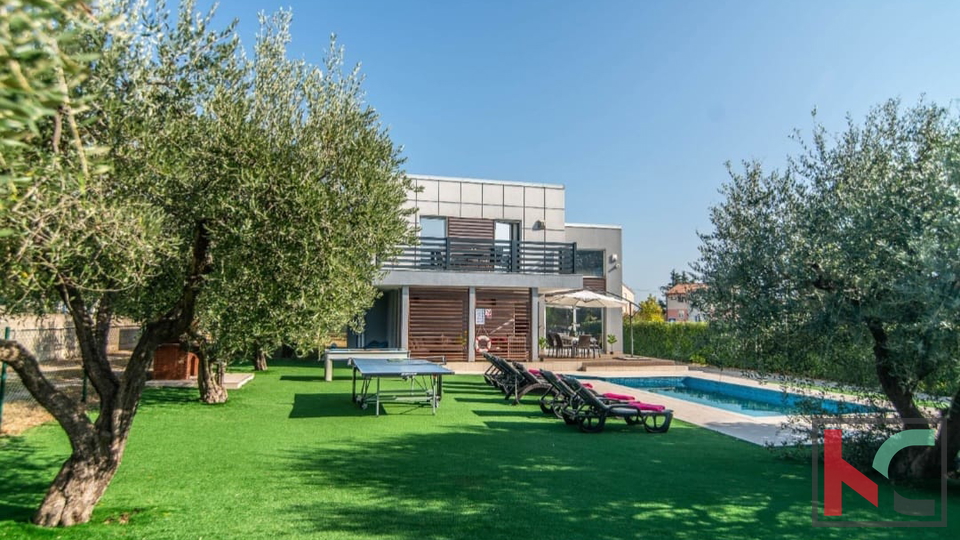 ISTRA&comma; VODNJAN&comma; VILA SA POGLEDOM NA BRIJUNE I GRIJANIM BAZENOM &num;PRODAJA