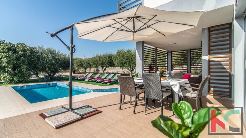 ISTRA&comma; VODNJAN&comma; VILA SA POGLEDOM NA BRIJUNE I GRIJANIM BAZENOM &num;PRODAJA