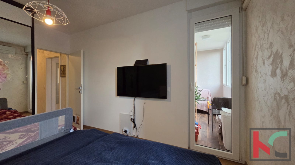 PULA&comma; VIDIKOVAC&comma; TROSOBAN RENOVIRANI STAN &num;PRODAJA