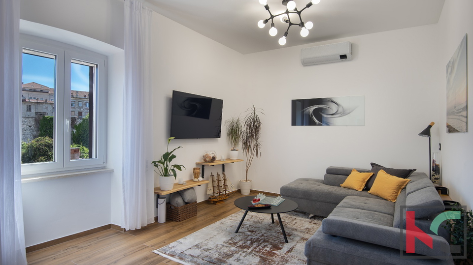 PULA&comma; CENTER&comma; RENOVIRANO STANOVANJE 62&comma;48 m2 2S&plus;DB&comma; &num;PRODAJA