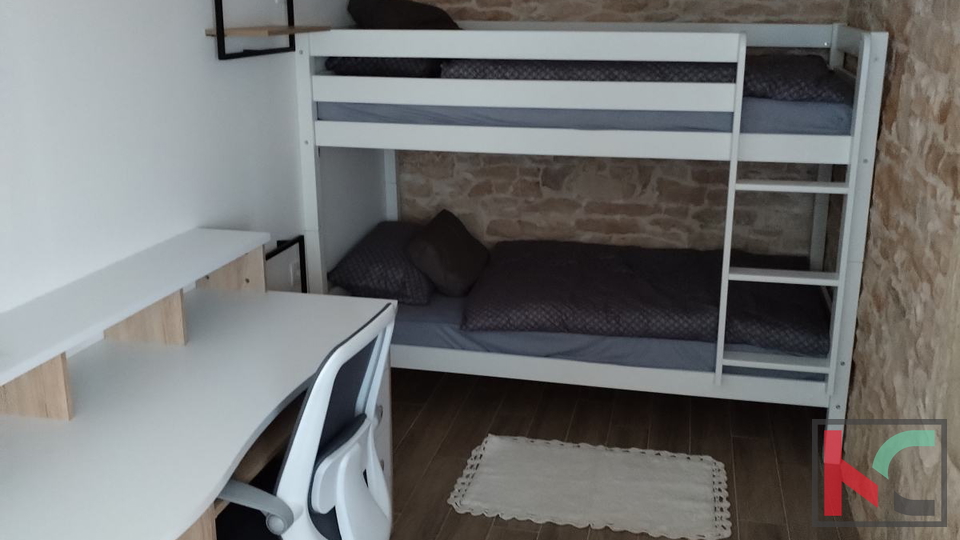 ISTRA&comma; PULA&comma; BARBAN &ndash; IDILI&Ccaron;NA KAMENA KU&Cacute;A S BAZENOM &num;PRODAJA