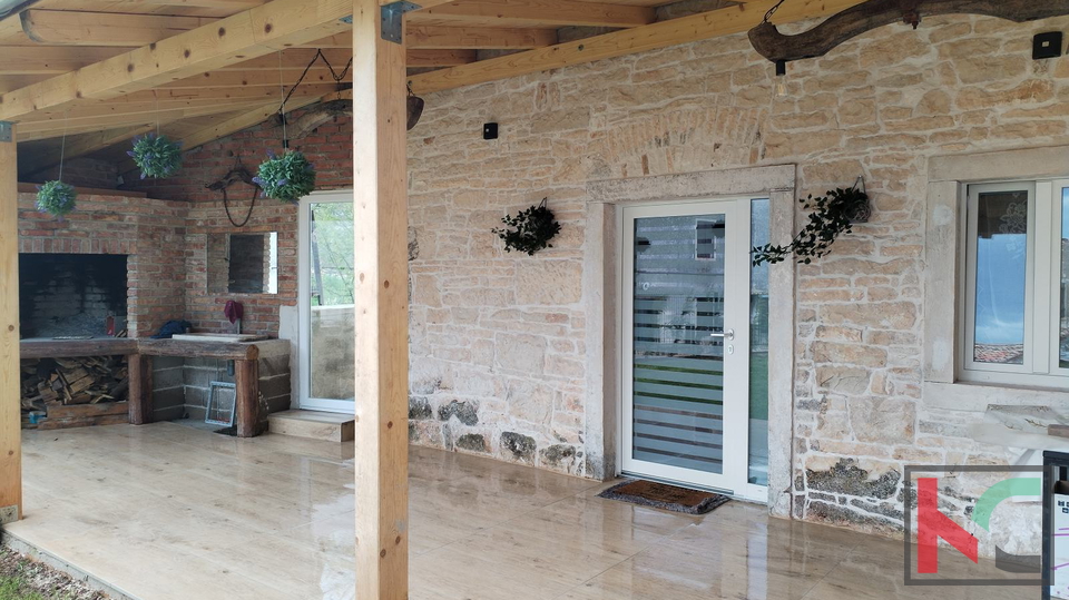 ISTRA&comma; PULA&comma; BARBAN &ndash; IDILI&Ccaron;NA KAMENA KU&Cacute;A S BAZENOM &num;PRODAJA