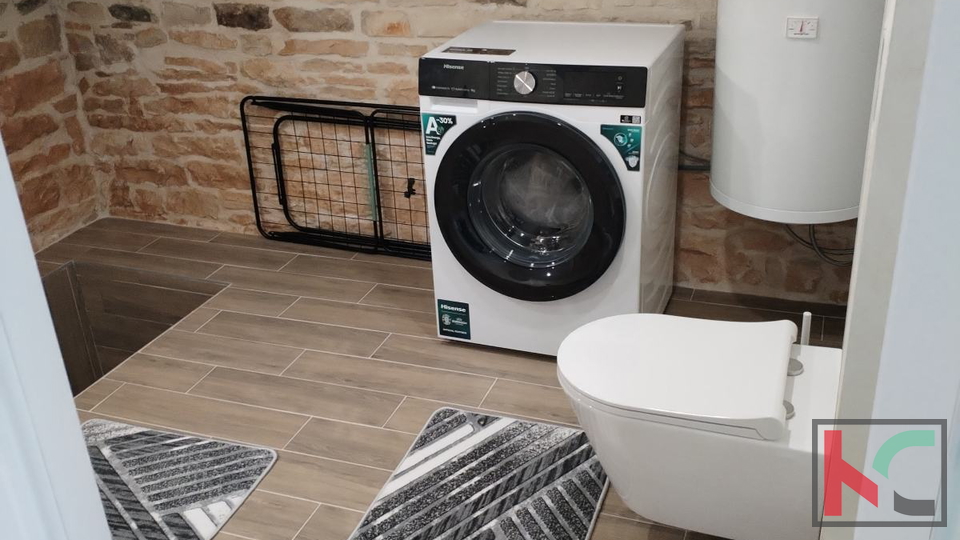 ISTRA&comma; PULA&comma; BARBAN &ndash; IDILI&Ccaron;NA KAMENA KU&Cacute;A S BAZENOM &num;PRODAJA