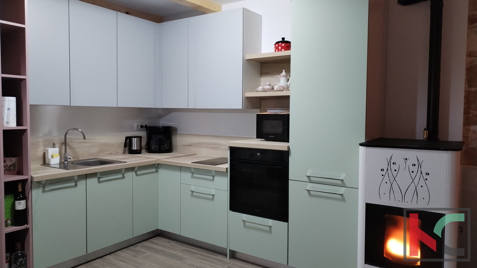 ISTRA&comma; PULA&comma; BARBAN &ndash; IDILI&Ccaron;NA KAMENA KU&Cacute;A S BAZENOM &num;PRODAJA