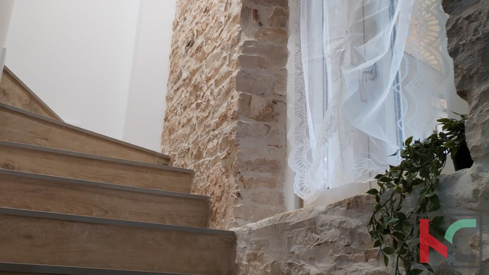 ISTRA&comma; PULA&comma; BARBAN &ndash; IDILI&Ccaron;NA KAMENA KU&Cacute;A S BAZENOM &num;PRODAJA