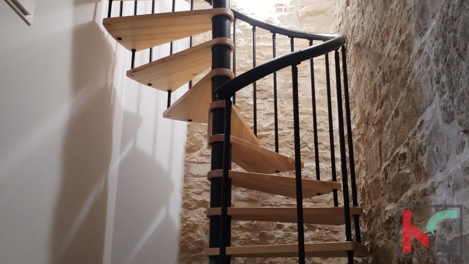 ISTRA&comma; PULA&comma; BARBAN &ndash; IDILI&Ccaron;NA KAMENA KU&Cacute;A S BAZENOM &num;PRODAJA