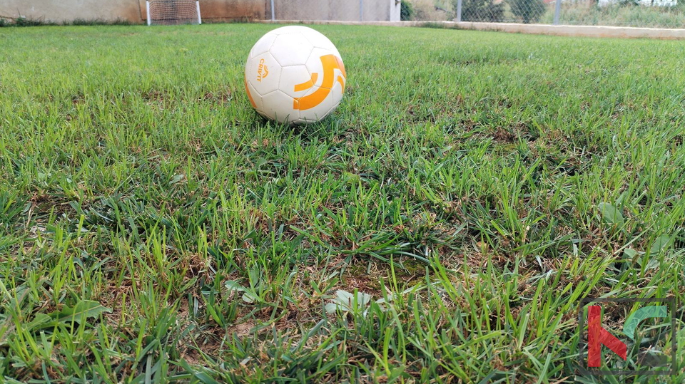 ISTRA&comma; PULA&comma; BARBAN &ndash; IDILI&Ccaron;NA KAMENA KU&Cacute;A S BAZENOM &num;PRODAJA