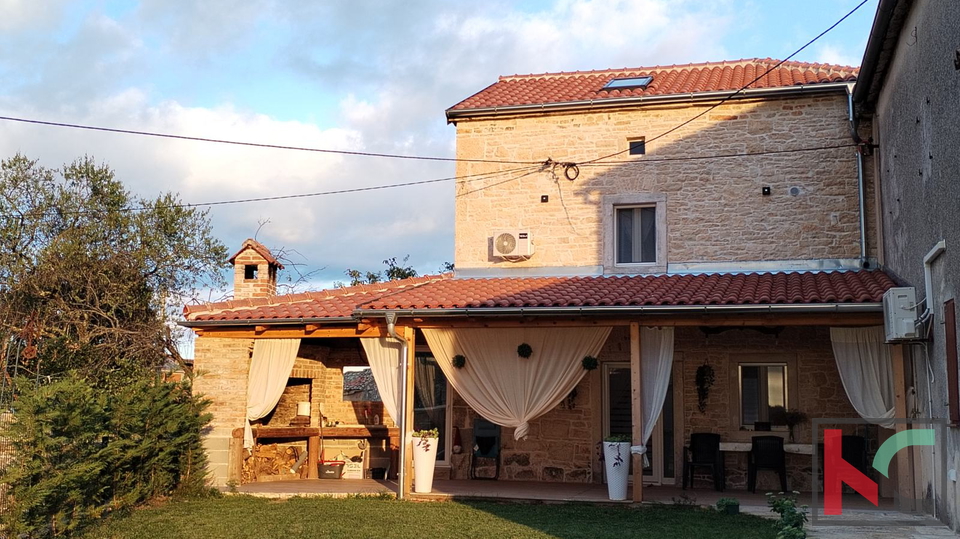 ISTRA&comma; PULA&comma; BARBAN &ndash; IDILI&Ccaron;NA KAMENA KU&Cacute;A S BAZENOM &num;PRODAJA