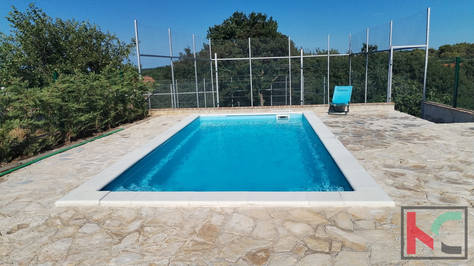 ISTRA&comma; PULA&comma; BARBAN &ndash; IDILI&Ccaron;NA KAMENA KU&Cacute;A S BAZENOM &num;PRODAJA