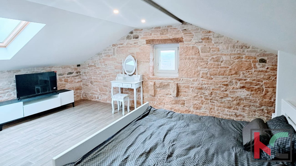 ISTRA&comma; PULA&comma; BARBAN &ndash; IDILI&Ccaron;NA KAMENA KU&Cacute;A S BAZENOM &num;PRODAJA