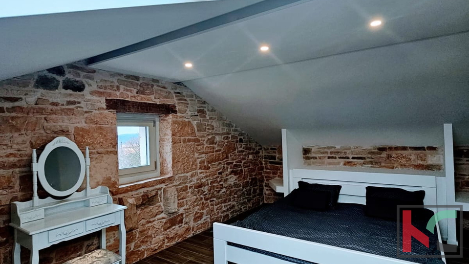 ISTRA&comma; PULA&comma; BARBAN &ndash; IDILI&Ccaron;NA KAMENA KU&Cacute;A S BAZENOM &num;PRODAJA