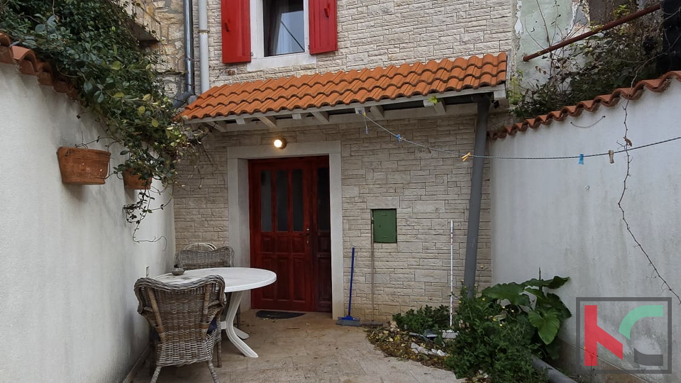 ISTRA&comma; LI&Zcaron;NJAN&comma; URE&Dstrok;ENA KAMENA KU&Cacute;A U CENTRU&comma; &num;PRODAJA