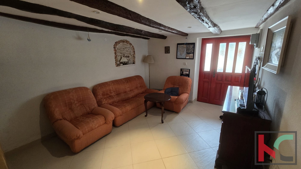 ISTRA&comma; LI&Zcaron;NJAN&comma; URE&Dstrok;ENA KAMENA KU&Cacute;A U CENTRU&comma; &num;PRODAJA