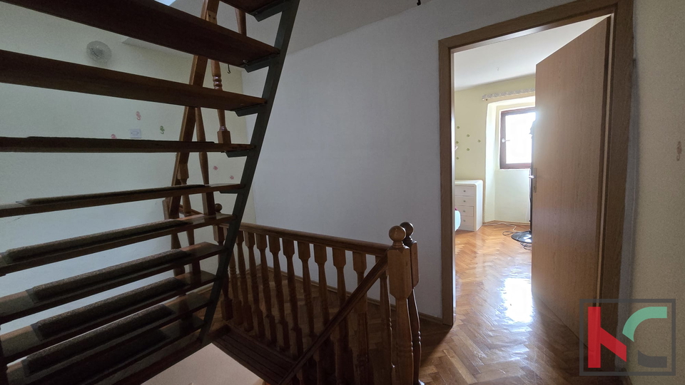 ISTRA&comma; LI&Zcaron;NJAN&comma; URE&Dstrok;ENA KAMENA KU&Cacute;A U CENTRU&comma; &num;PRODAJA