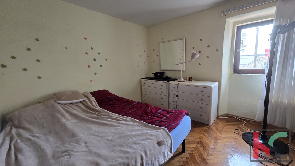 ISTRA&comma; LI&Zcaron;NJAN&comma; URE&Dstrok;ENA KAMENA KU&Cacute;A U CENTRU&comma; &num;PRODAJA