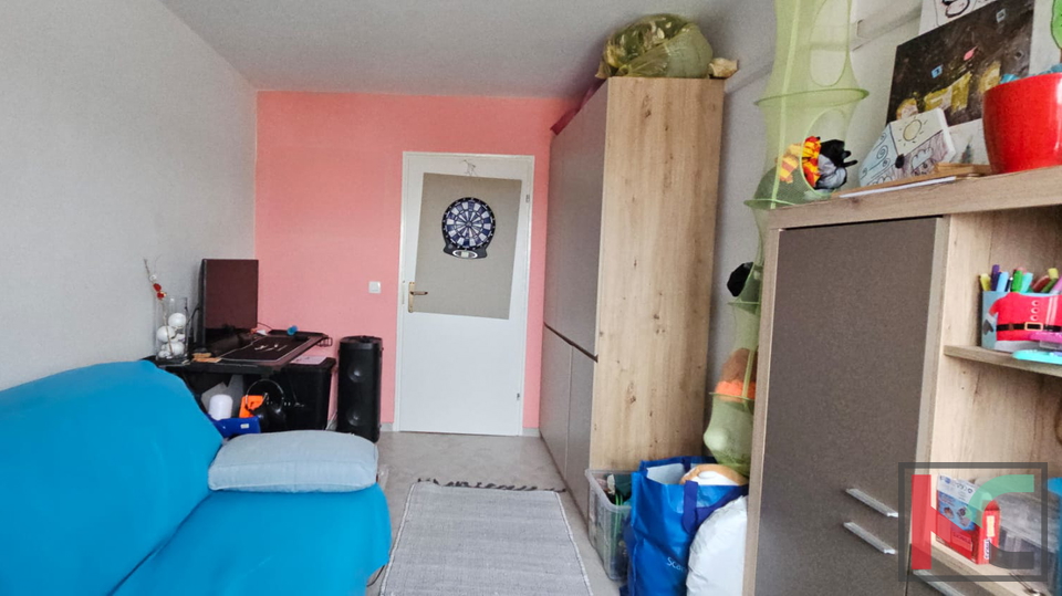 PULA&comma; KA&Scaron;TANJER&comma; TROSOBNI STAN SA BALKONOM &num;PRODAJA