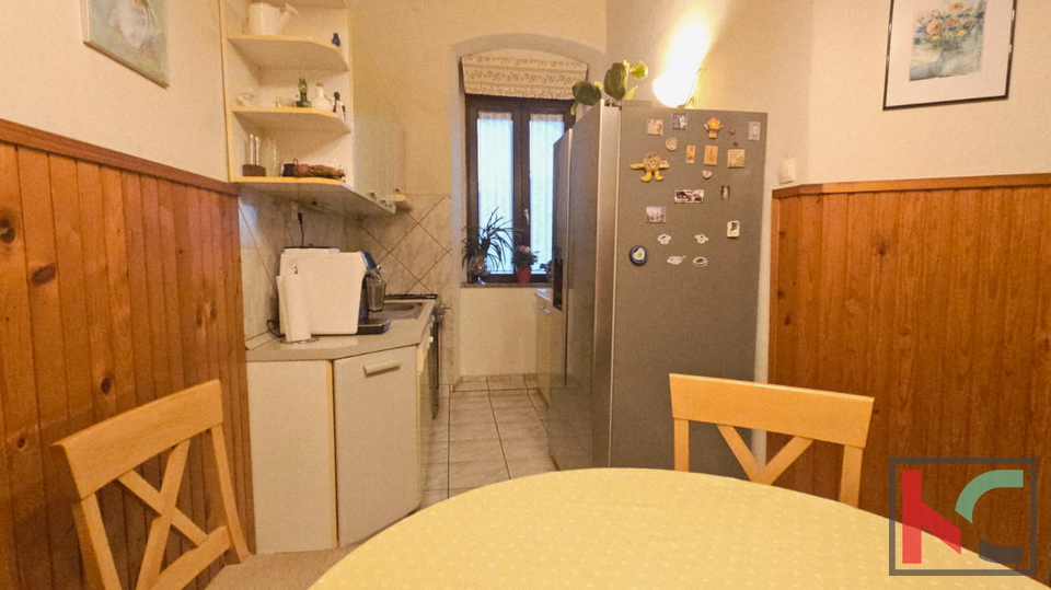 PULA&comma; CENTAR&comma; PROSTRAN I ODR&Zcaron;AVAN STAN 70M2&comma; U AUSTRO-UGARSKOJ ZGRADI &num;PRODAJA