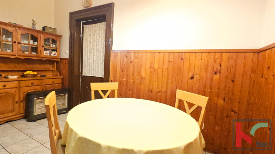 PULA&comma; CENTAR&comma; PROSTRAN I ODR&Zcaron;AVAN STAN 70M2&comma; U AUSTRO-UGARSKOJ ZGRADI &num;PRODAJA