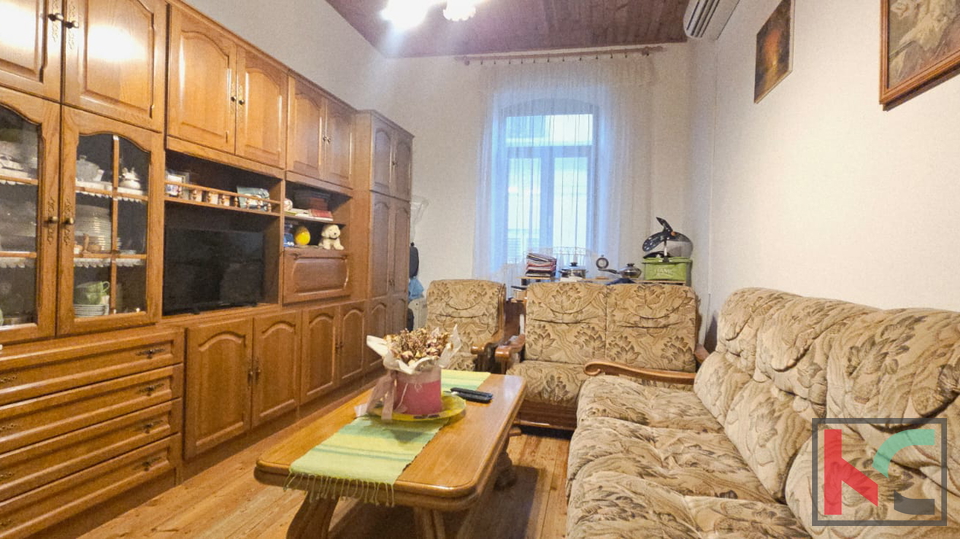 PULA&comma; CENTAR&comma; PROSTRAN I ODR&Zcaron;AVAN STAN 70M2&comma; U AUSTRO-UGARSKOJ ZGRADI &num;PRODAJA