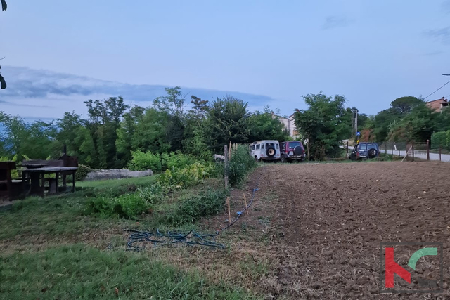 MOTOVUN, BRKAČ, URBANIZIRANO ZEMLJIŠTE SA POGLEDOM NA MOTOVUN 697M2 #PRODAJA