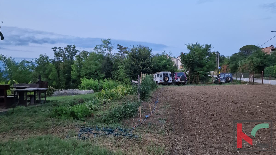 MOTOVUN&comma; BRKA&Ccaron;&comma; URBANIZIRANO ZEMLJI&Scaron;TE SA POGLEDOM NA MOTOVUN 697M2 &num;PRODAJA