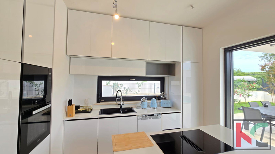 ISTRA&comma; BANJOLE&comma; MODERNA VILA SA BAZENOM &num;PRODAJA