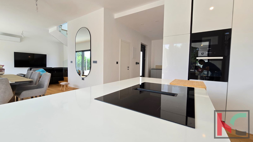 ISTRA&comma; BANJOLE&comma; MODERNA VILA SA BAZENOM &num;PRODAJA