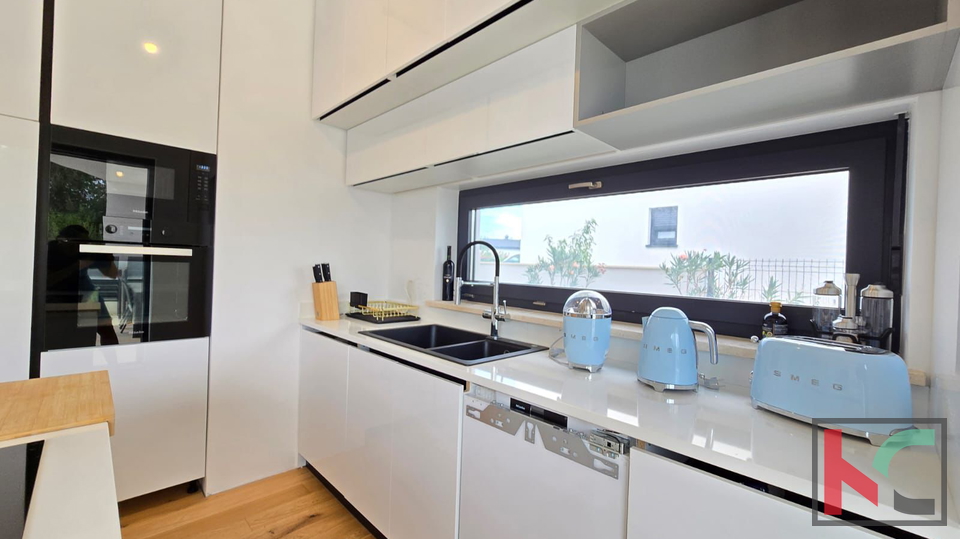 ISTRA&comma; BANJOLE&comma; MODERNA VILA SA BAZENOM &num;PRODAJA