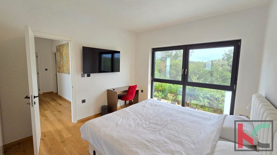 ISTRA&comma; BANJOLE&comma; MODERNA VILA SA BAZENOM &num;PRODAJA