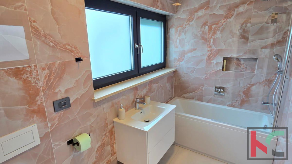 ISTRA&comma; BANJOLE&comma; MODERNA VILA SA BAZENOM &num;PRODAJA