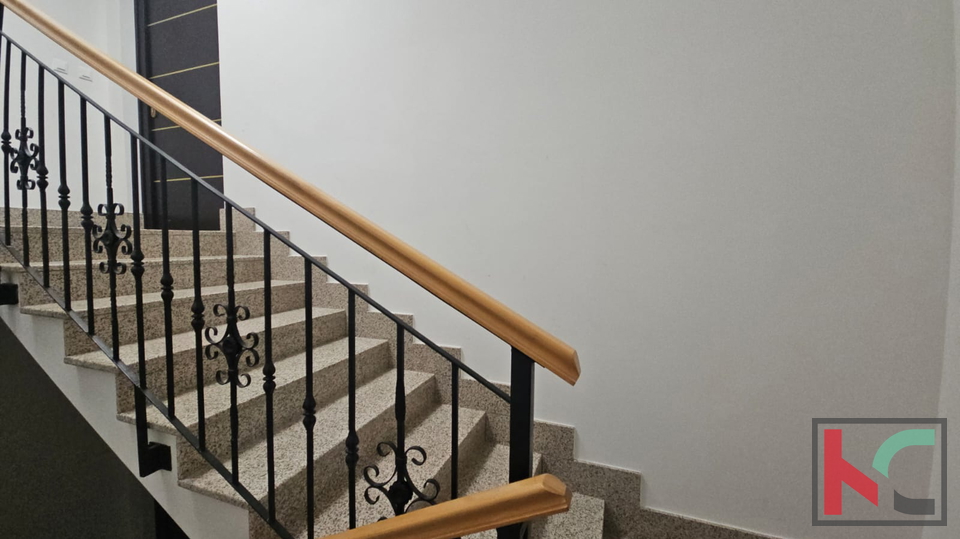 PREMANTURA&comma; STAN SA POGLEDOM NA MORE 83&comma;86 m2 &num;PRODAJA