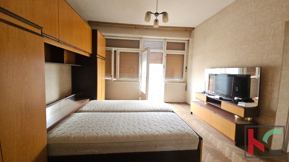 PULA&comma; CENTAR&comma; STAN SA POGLEDOM NA ARENU I MORE 69M2 &num;PRODAJA