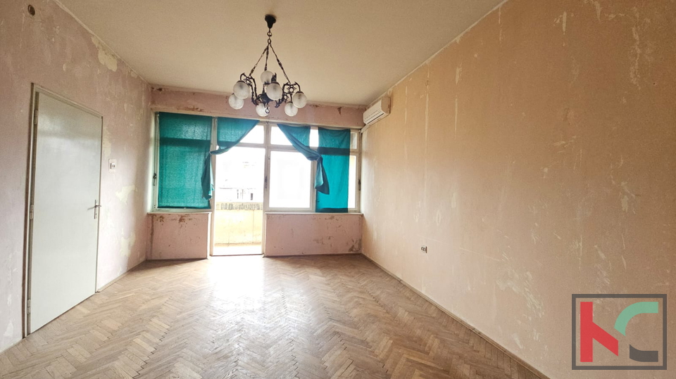 PULA&comma; CENTAR&comma; STAN SA POGLEDOM NA ARENU I MORE 69M2 &num;PRODAJA