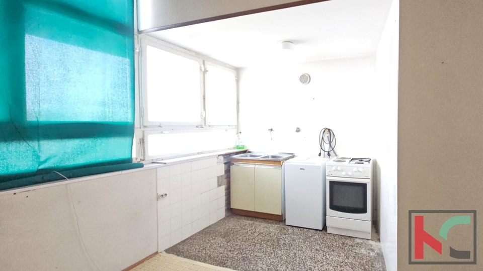 PULA&comma; CENTAR&comma; STAN SA POGLEDOM NA ARENU I MORE 69M2 &num;PRODAJA