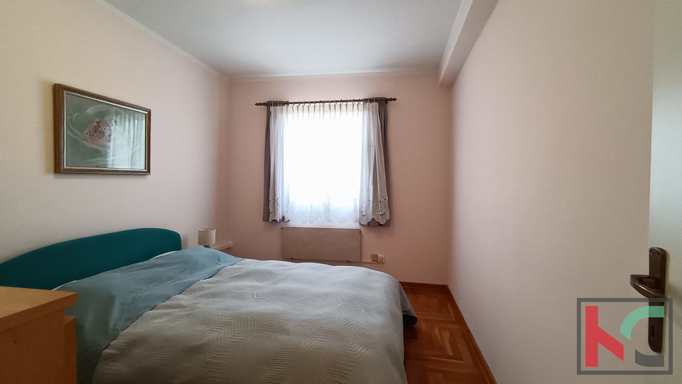 ISTRA&comma; TAR&comma; TROSOBAN STAN S POGLEDOM NA MORE &num;PRODAJA