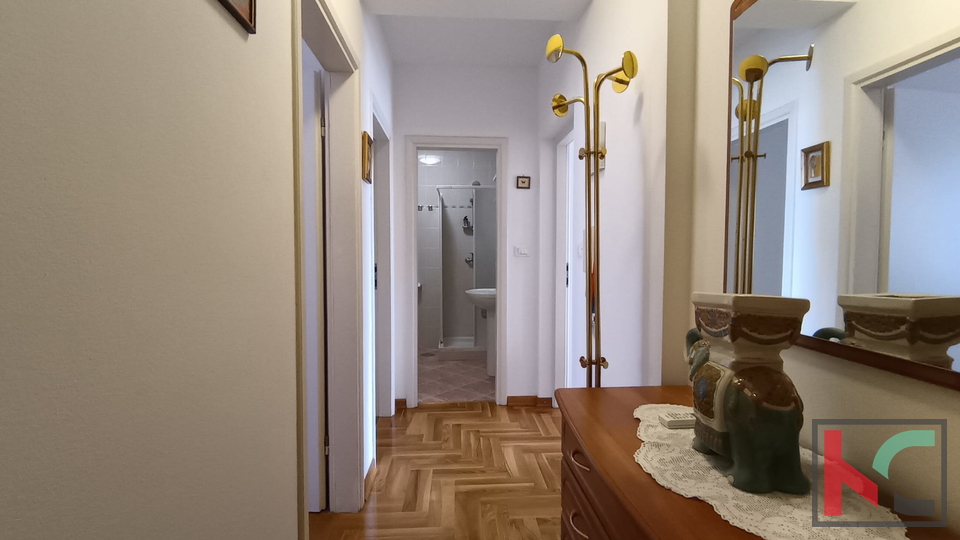 ISTRA&comma; TAR&comma; TROSOBAN STAN S POGLEDOM NA MORE &num;PRODAJA